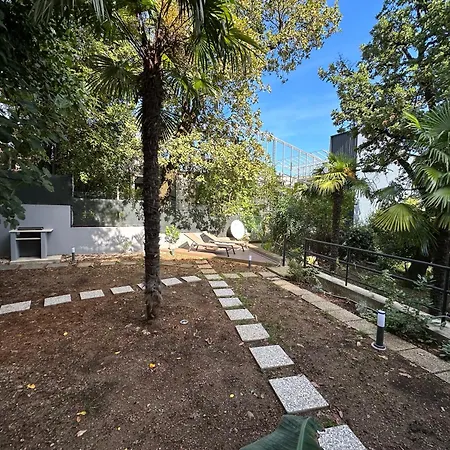 Pia Apartman